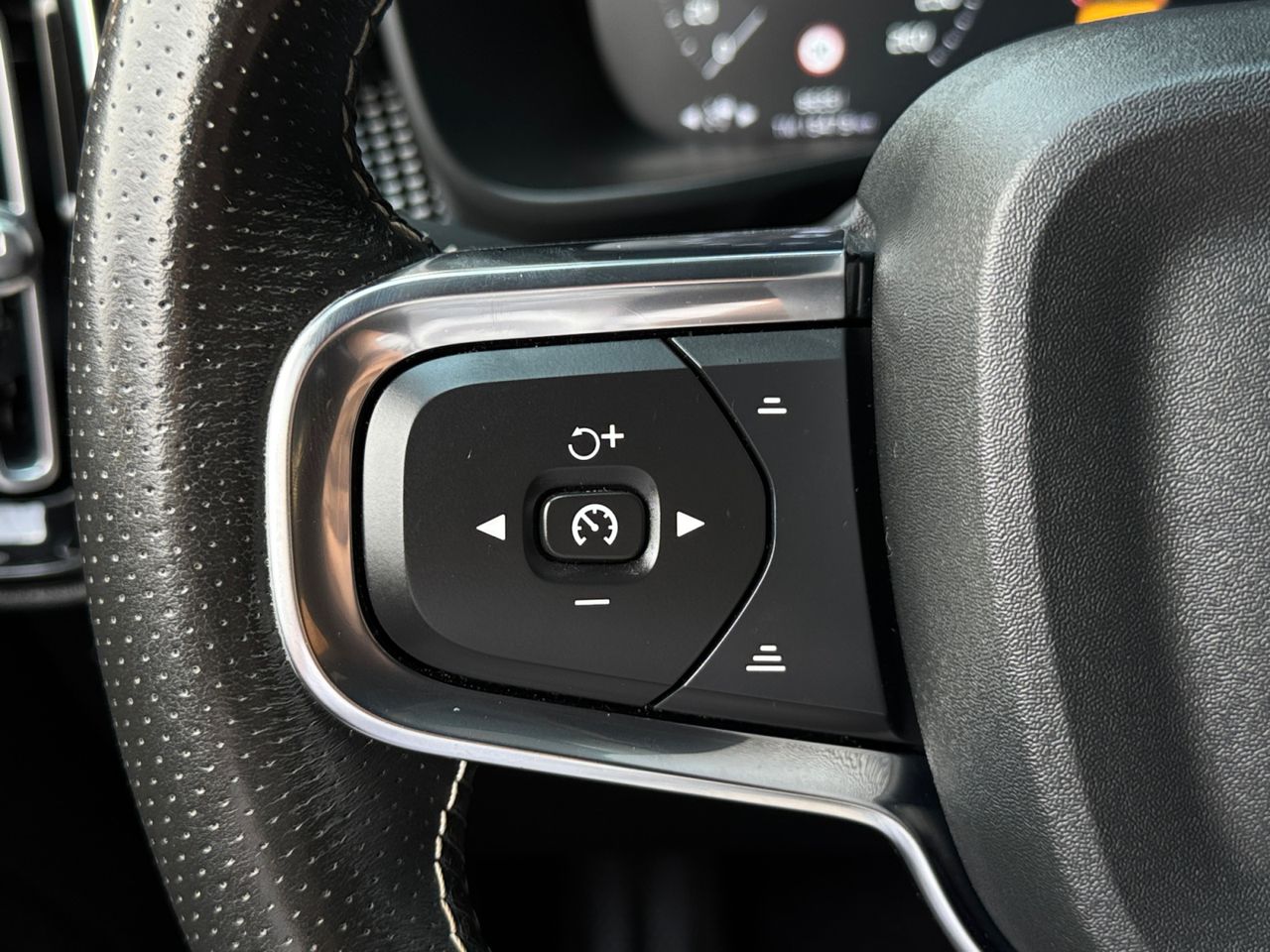 Volvo XC40 1.5 T5 TWIN RECHARGE RDESIGN AUTO - Foto 2