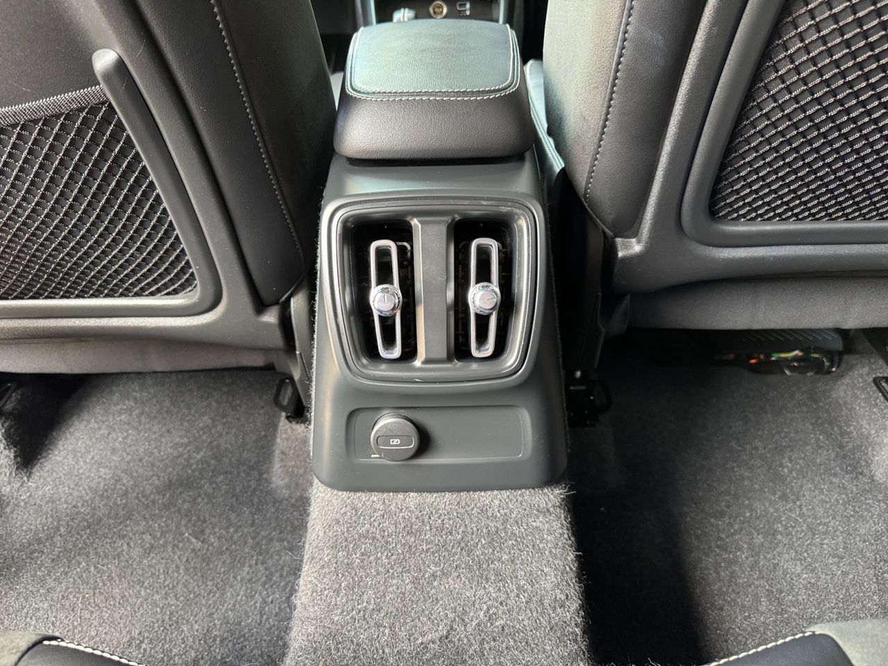 Volvo XC40 1.5 T5 TWIN RECHARGE RDESIGN AUTO - Foto 2