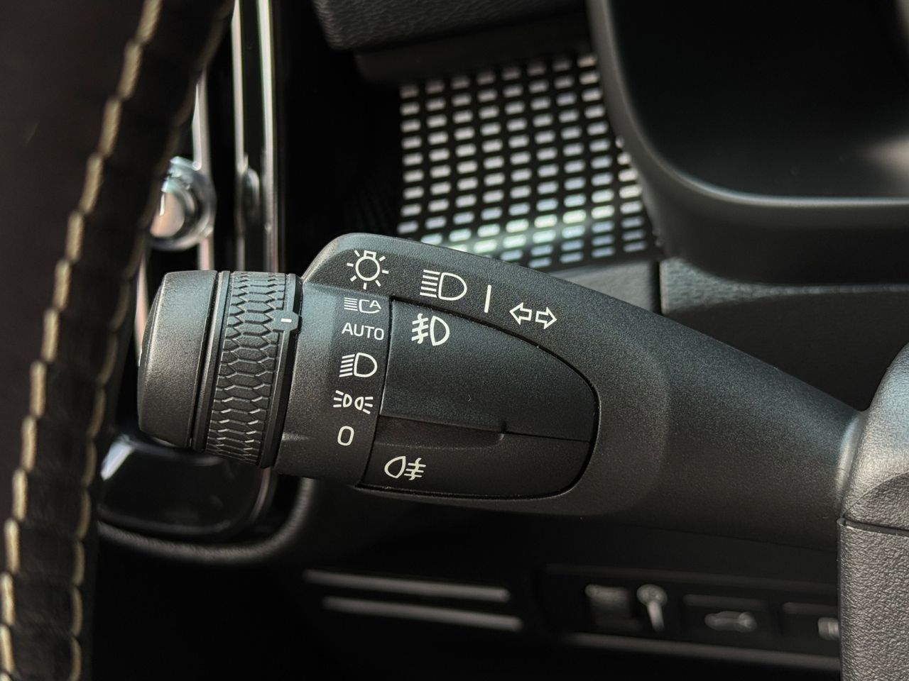Volvo XC40 1.5 T5 TWIN RECHARGE RDESIGN AUTO - Foto 2