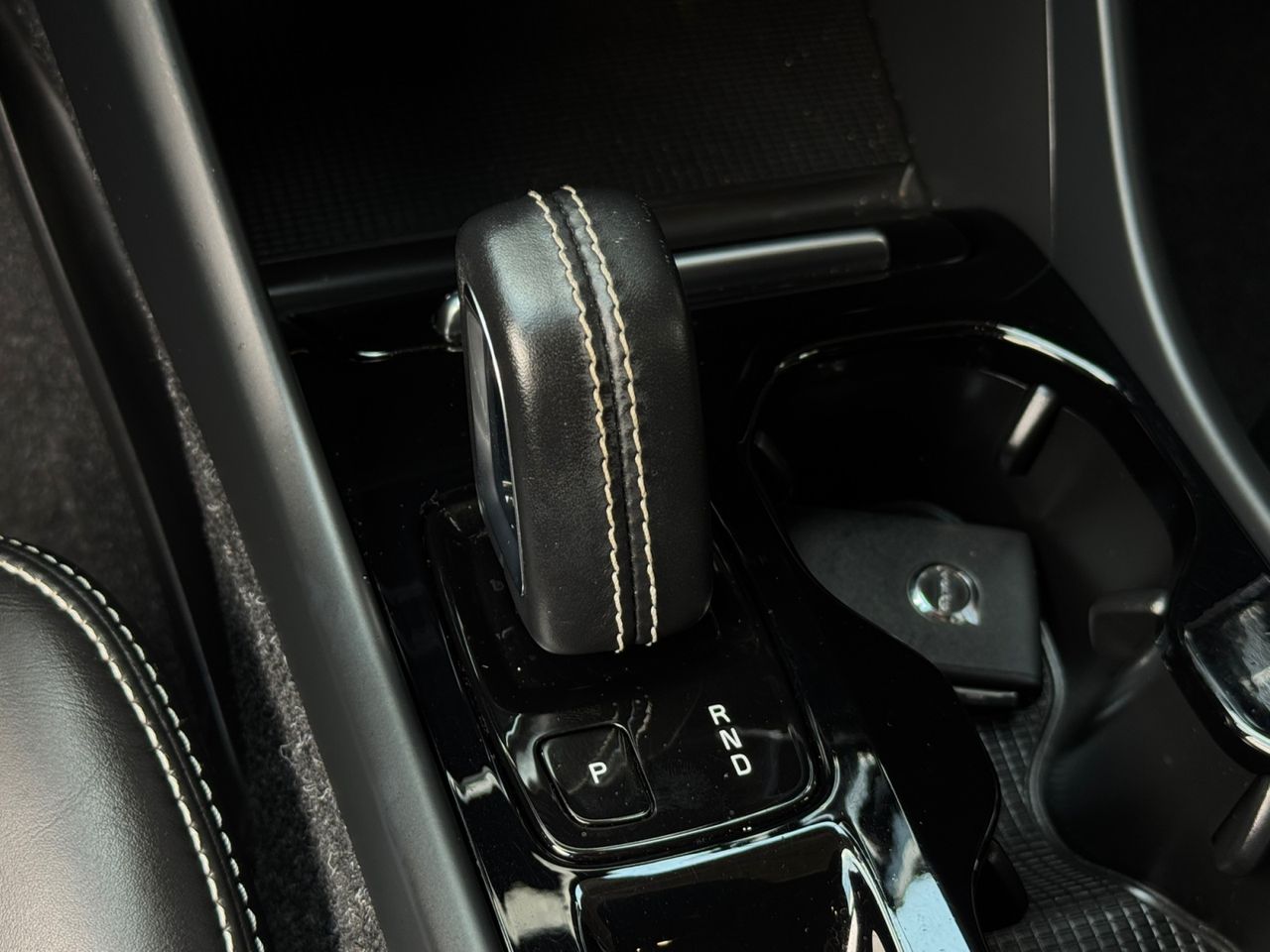 Volvo XC40 1.5 T5 TWIN RECHARGE RDESIGN AUTO - Foto 2
