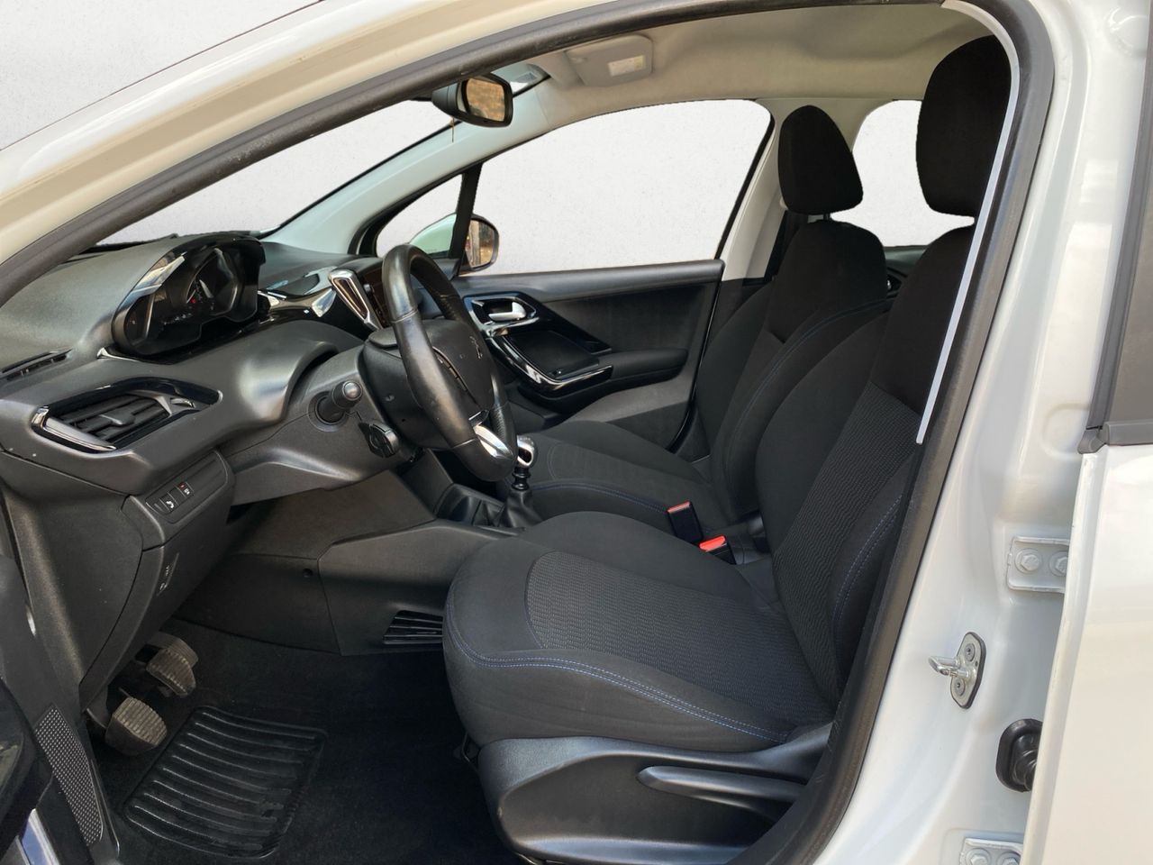 Peugeot 208 SIGNATURE BLUE HDI 100 CV - Foto 2