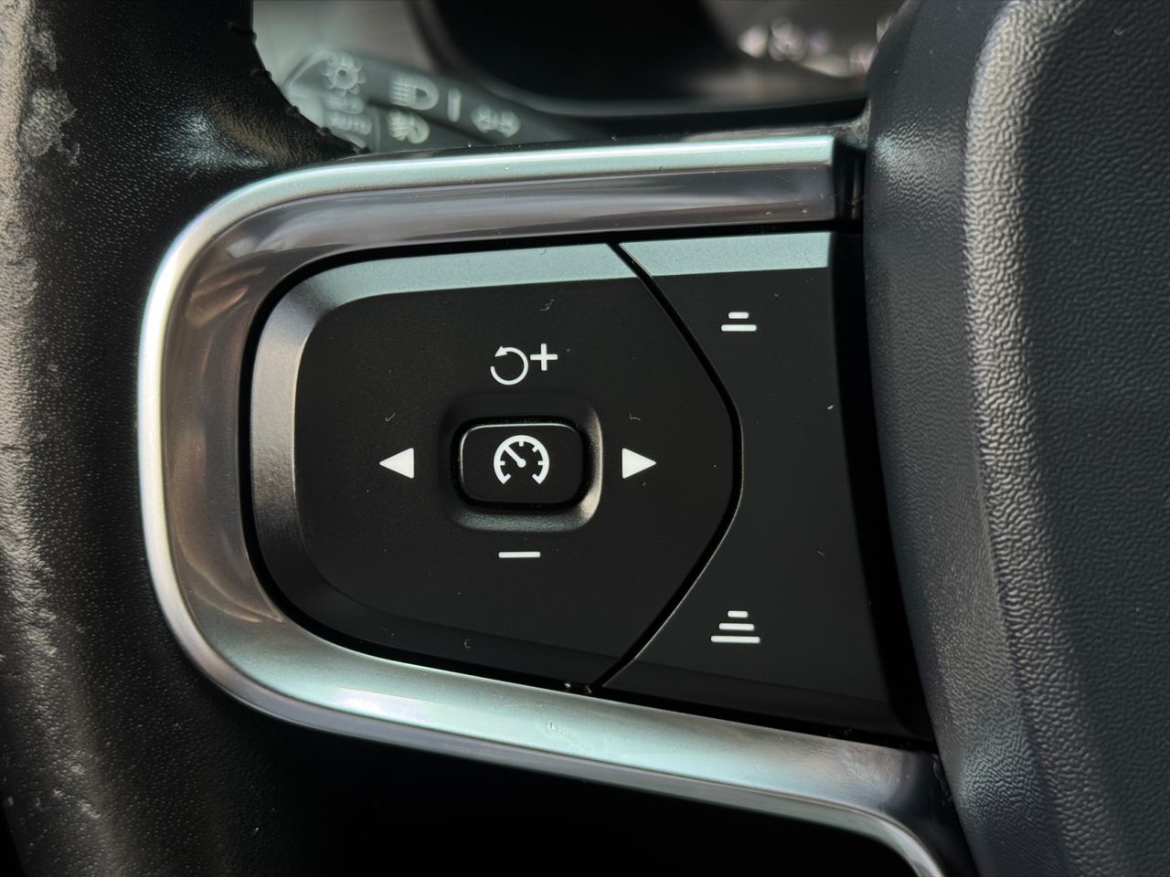 Volvo XC40 2.0 D3 - Foto 2
