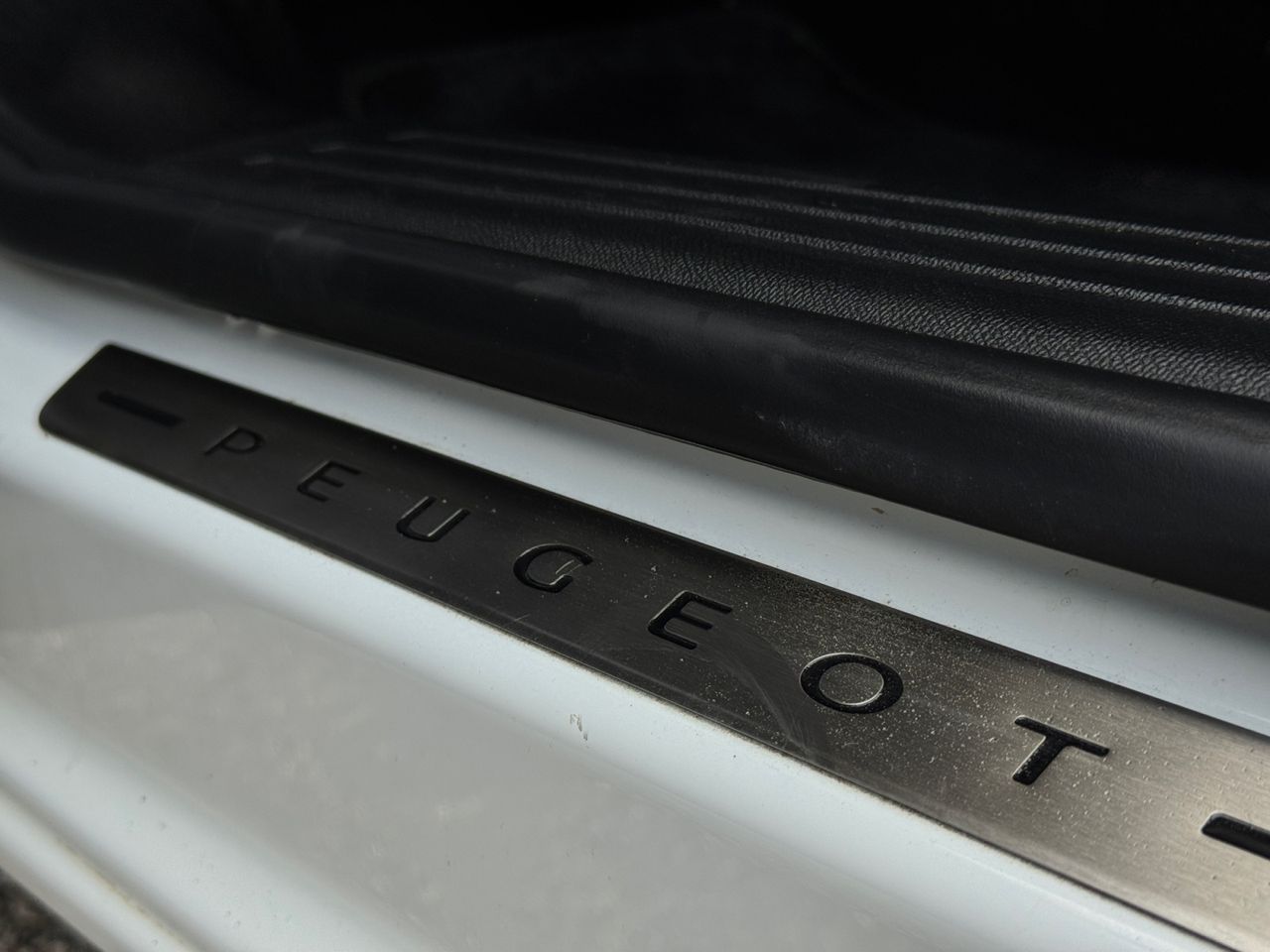 Peugeot 2008 GT PURE TECH 130 CV EAT8 - Foto 2