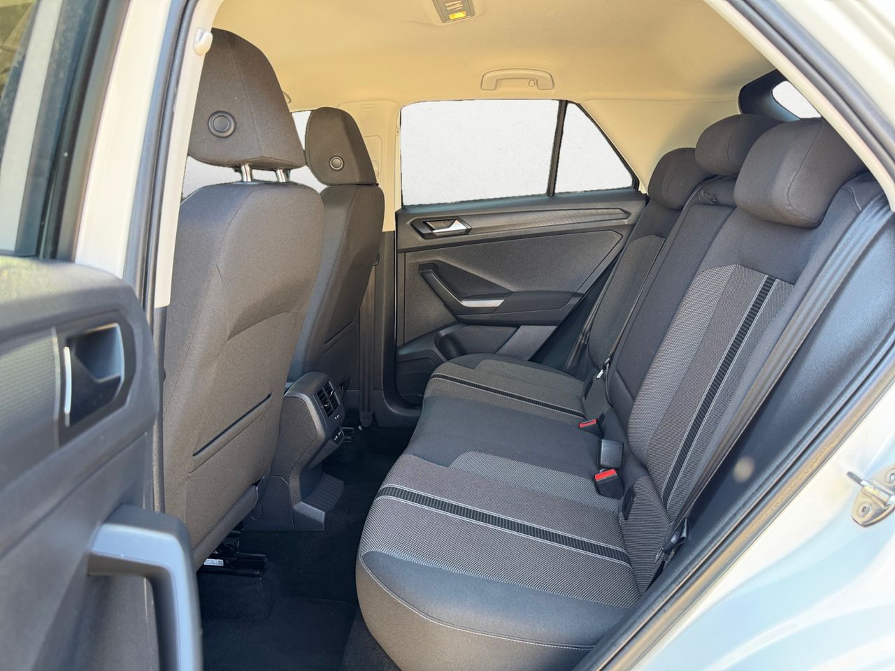 Volkswagen T-Roc 1.5 TSI ADVANCE DSG 7 - Foto 2