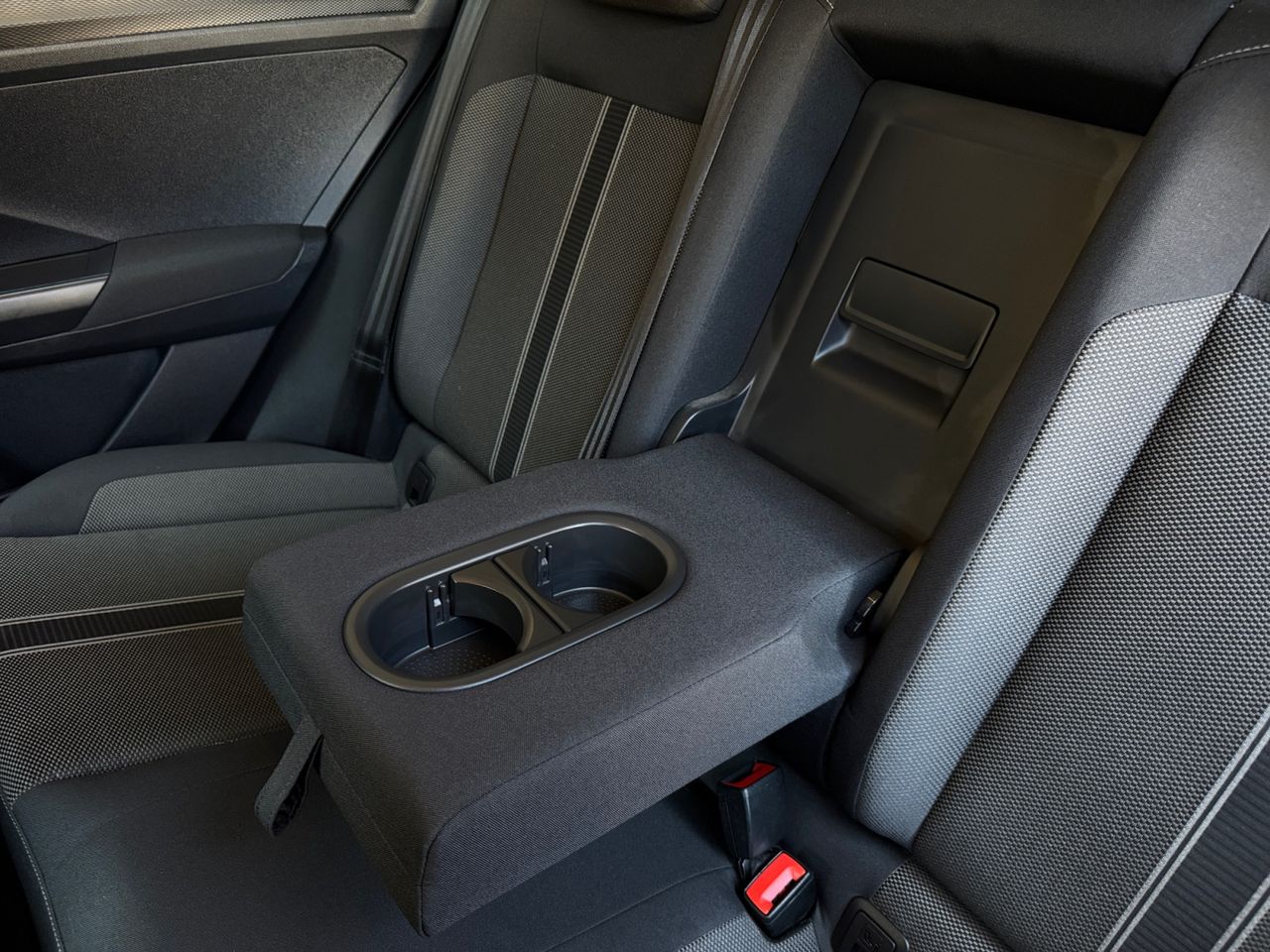 Volkswagen T-Roc 1.5 TSI ADVANCE DSG 7 - Foto 2