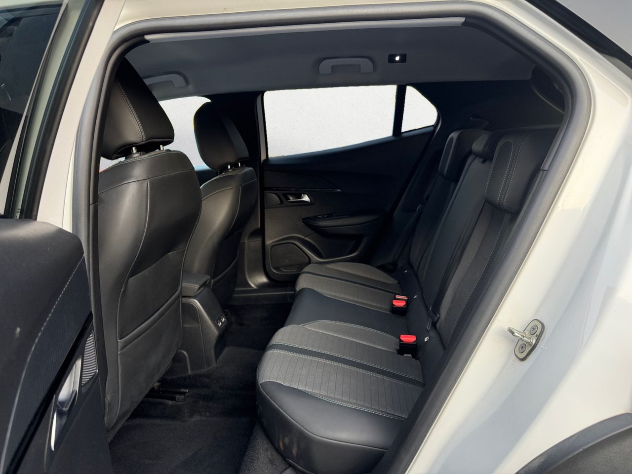 Peugeot 2008 ALLURE PACK BLUE HDI 110 CV - Foto 2
