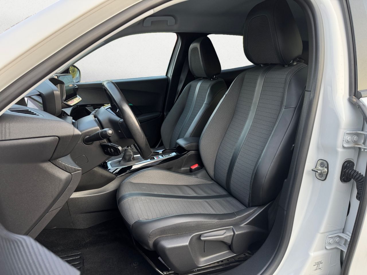 Peugeot 2008 ALLURE PACK BLUE HDI 110 CV - Foto 2