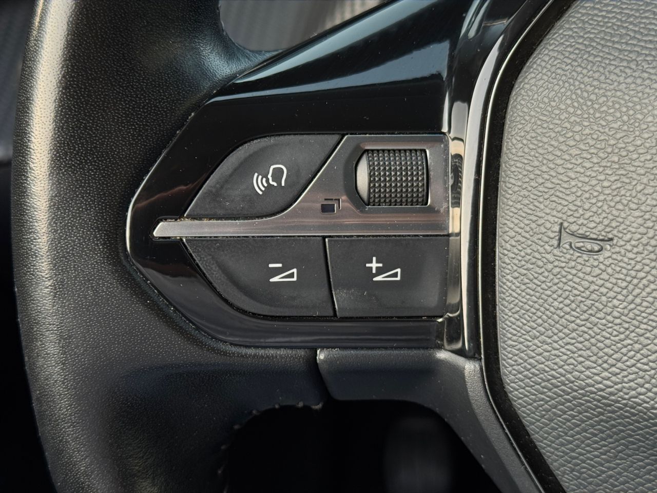 Peugeot 2008 ALLURE PACK BLUE HDI 110 CV - Foto 2