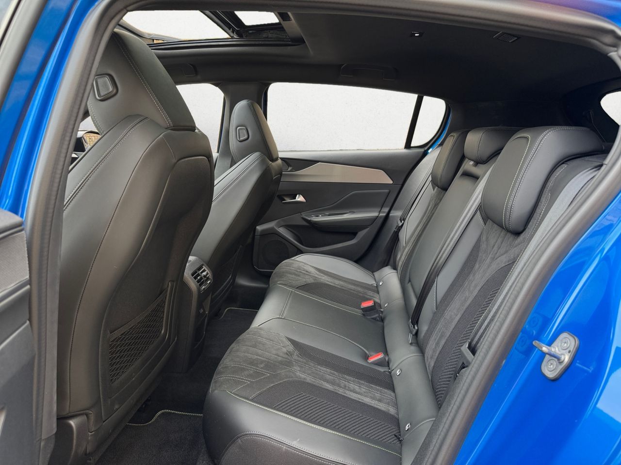 Peugeot 308 GT HYBRID 225 EAT8 - Foto 2