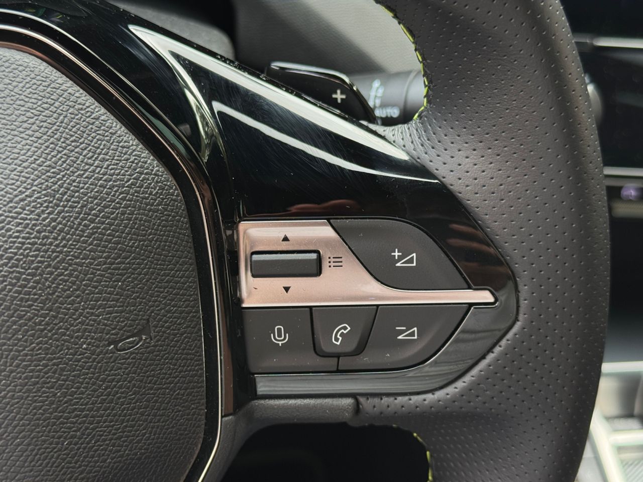 Peugeot 308 GT HYBRID 225 EAT8 - Foto 2