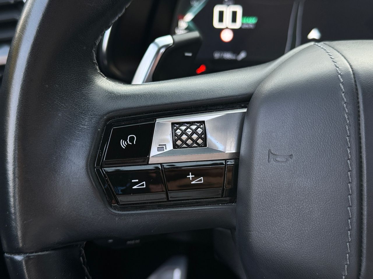 DS DS 7 Crossback E TENSE 300 4X4 LIGNE NOIRE - Foto 2