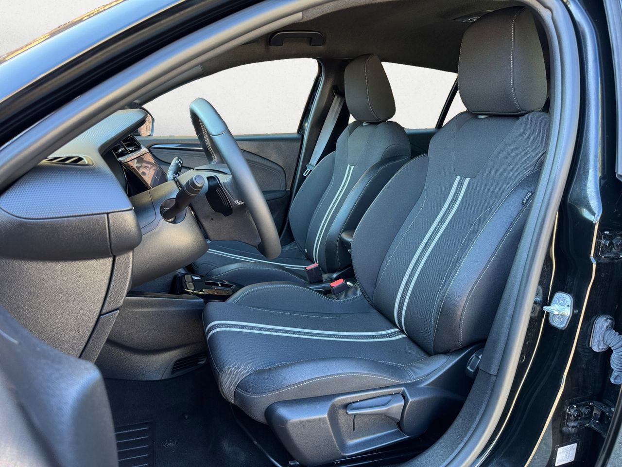 Opel Corsa GS 1.2T XHL HYBRID e DCT6 S/S 100 CV - Foto 2