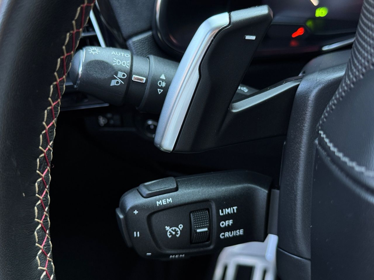 DS DS 7 Crossback BLUE HDI 130 AUT PERFORMANCE LINE - Foto 2