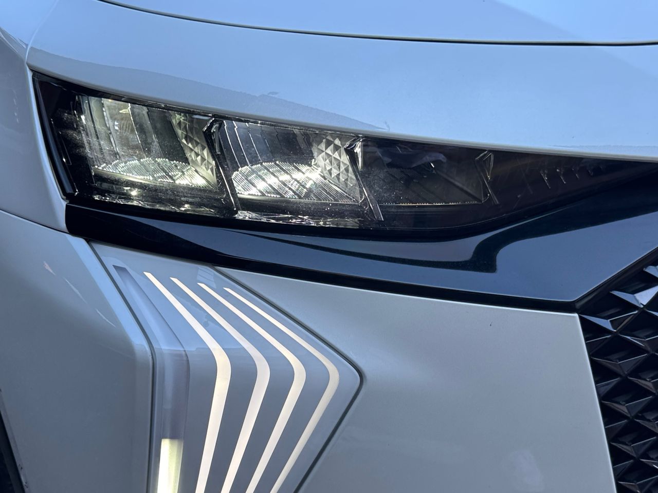 DS DS 7 Crossback BLUE HDI 130 AUT PERFORMANCE LINE - Foto 2