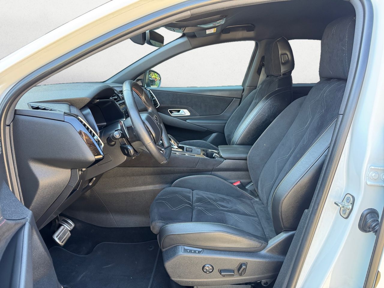DS DS 7 Crossback BLUE HDI 130 AUT PERFORMANCE LINE - Foto 2