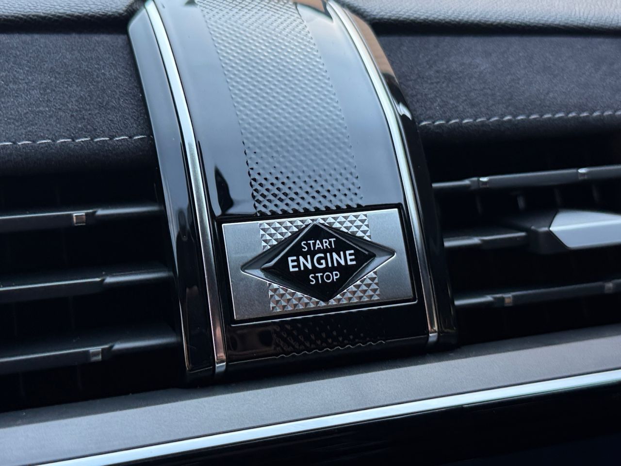 DS DS 7 Crossback BLUE HDI 130 AUT PERFORMANCE LINE - Foto 2