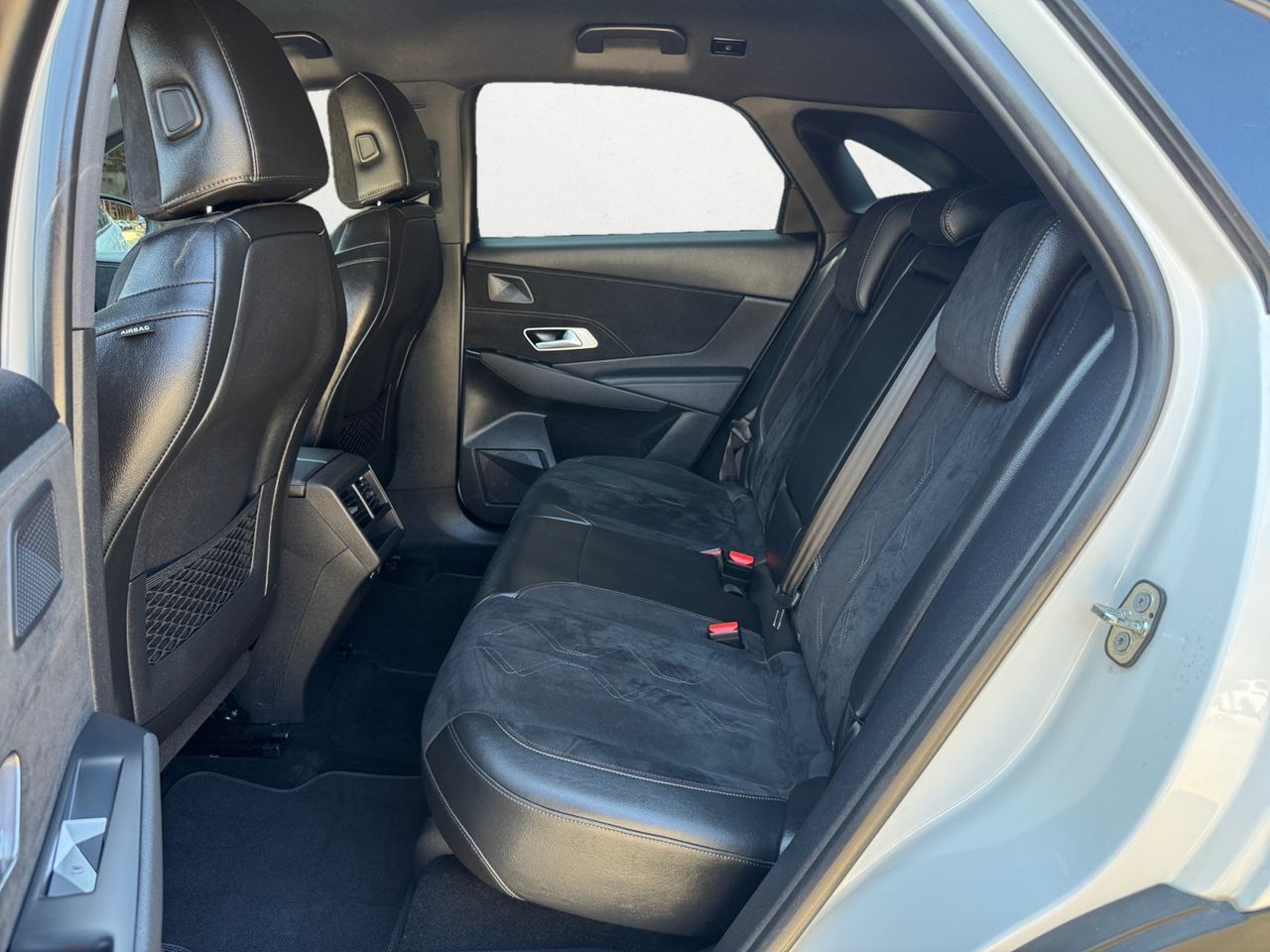 DS DS 7 Crossback BLUE HDI 130 AUT PERFORMANCE LINE - Foto 2