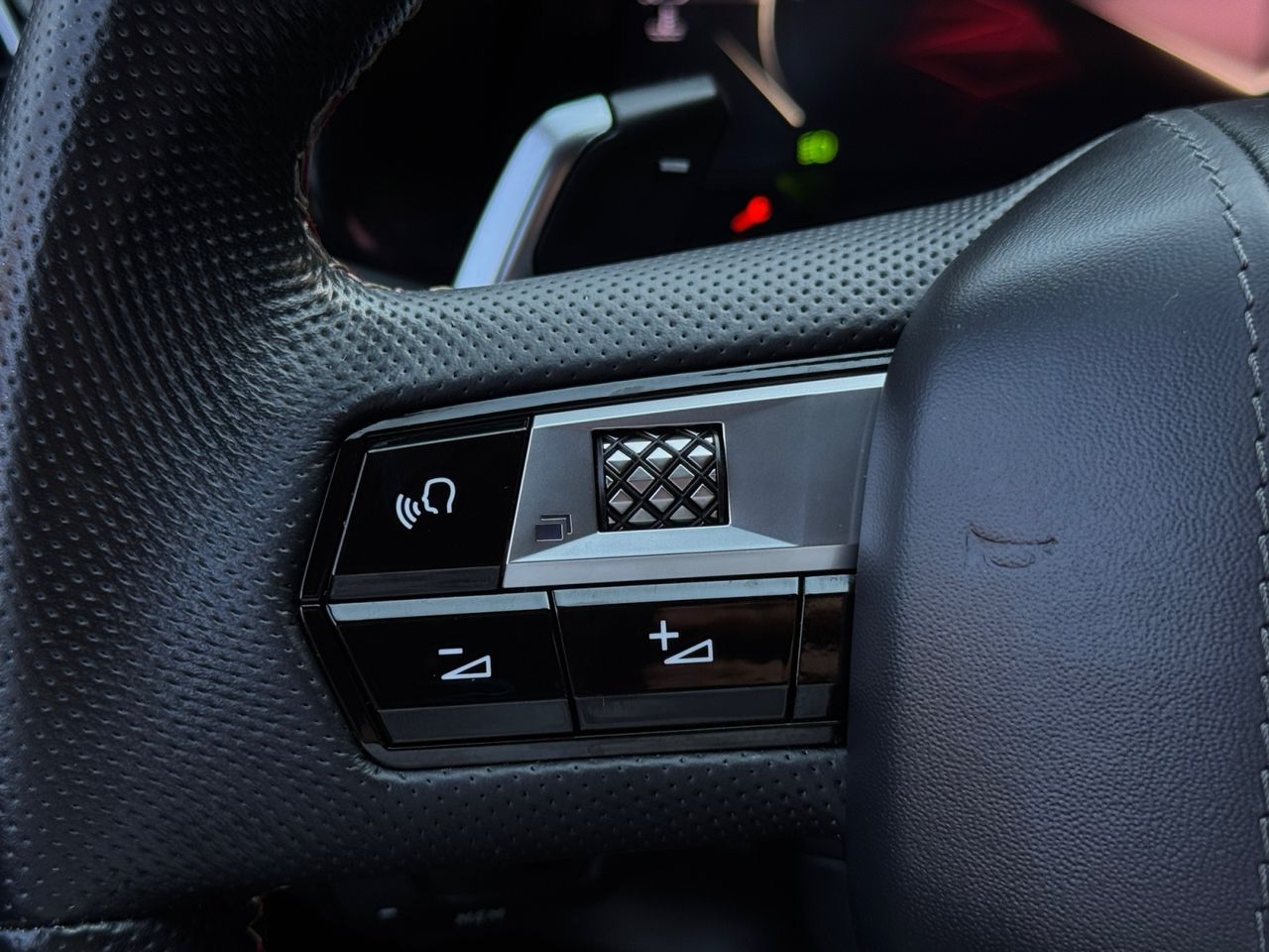 DS DS 7 Crossback BLUE HDI 130 AUT PERFORMANCE LINE - Foto 2
