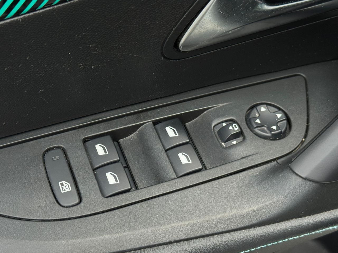 Peugeot 2008 ALLURE PACK PURE TECH 100 CV - Foto 2