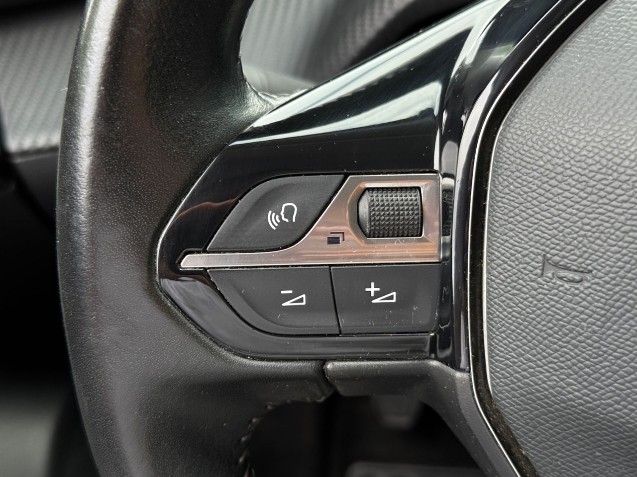 Peugeot 2008 ALLURE PACK PURE TECH 100 CV - Foto 2