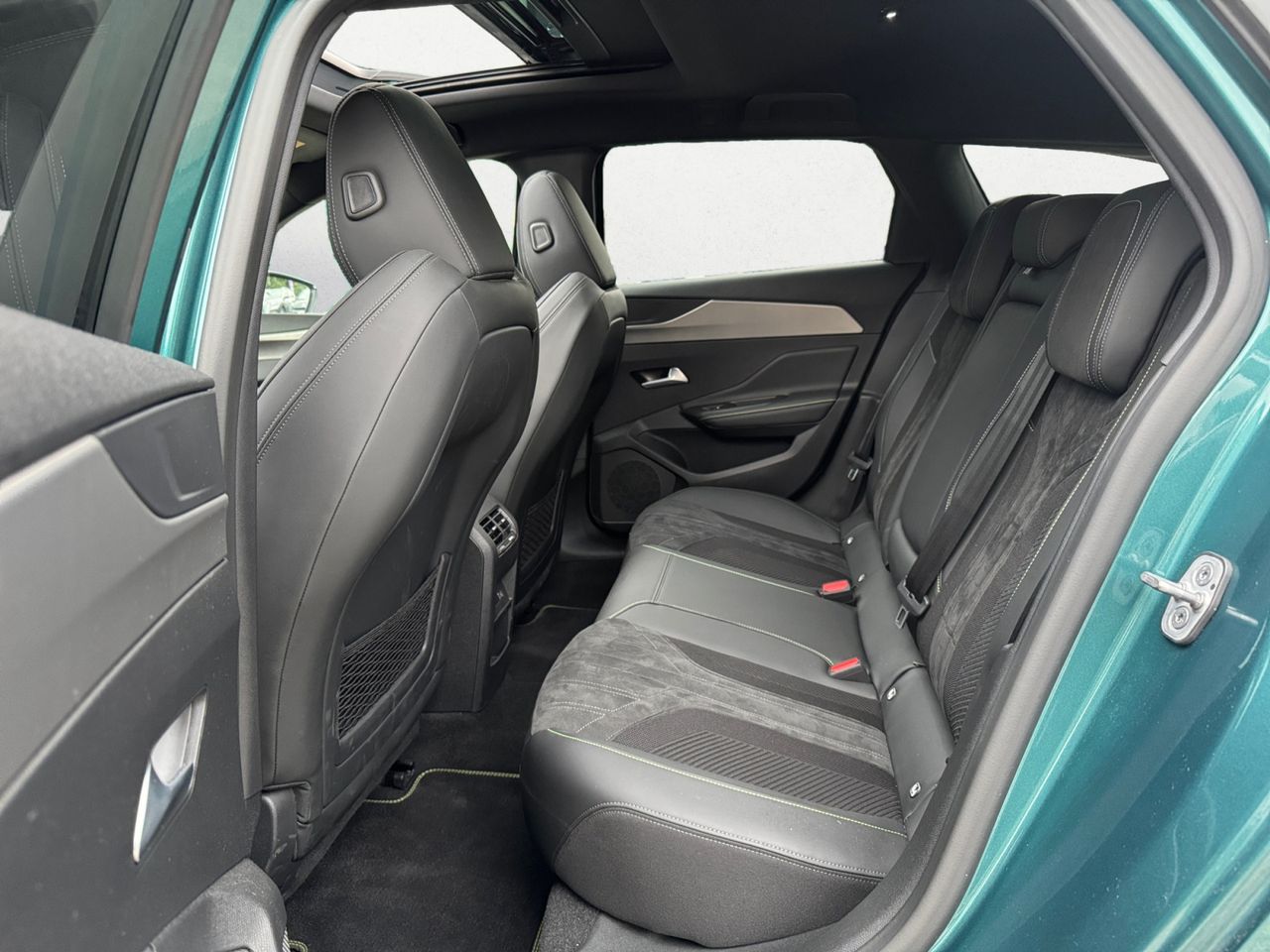 Peugeot 308 SW GT PACK HYBRID 225 EAT8 - Foto 2