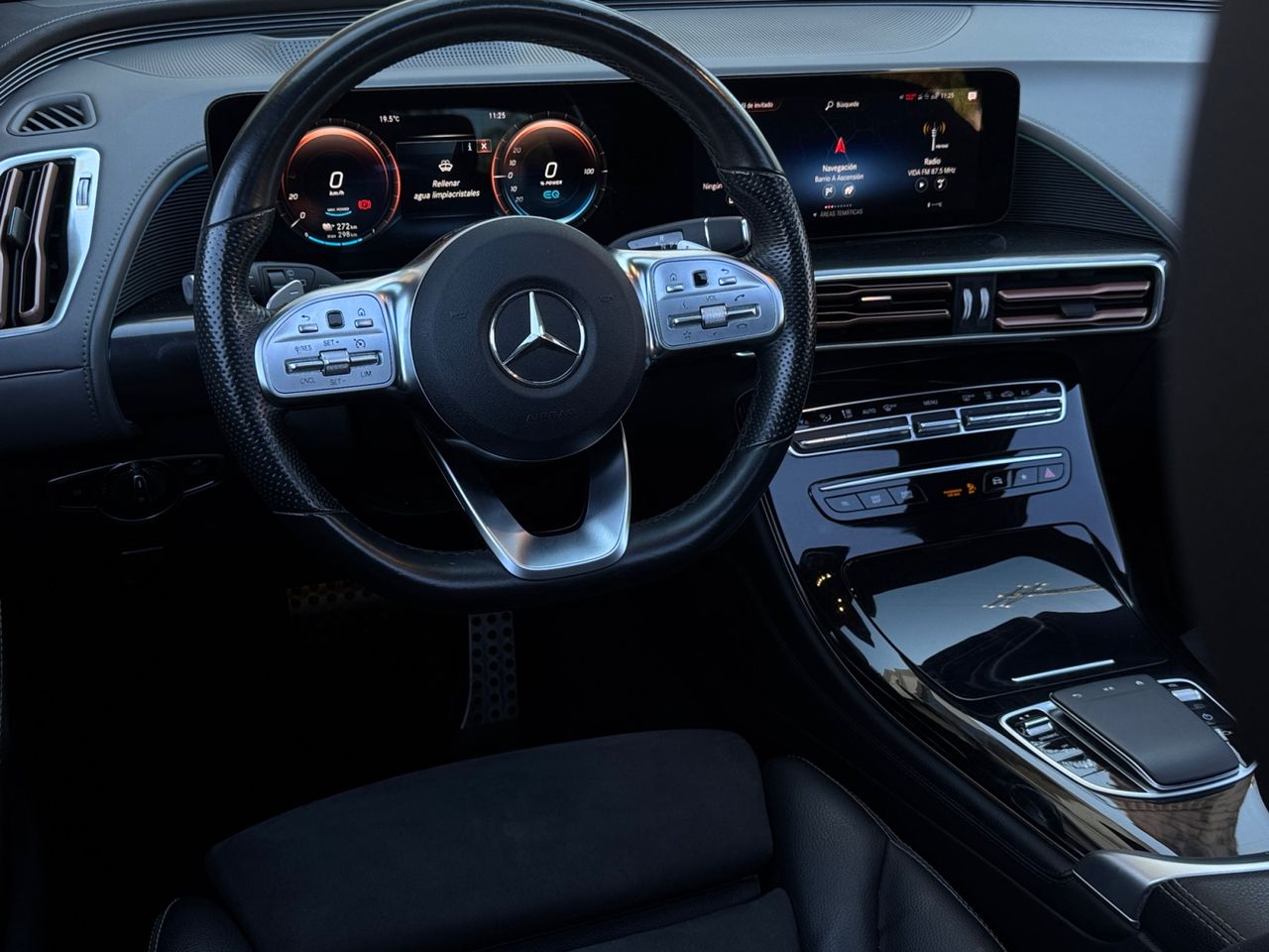 Mercedes EQC 400 4 MATIC AMG LINE + PAQ PREMIUM - Foto 2