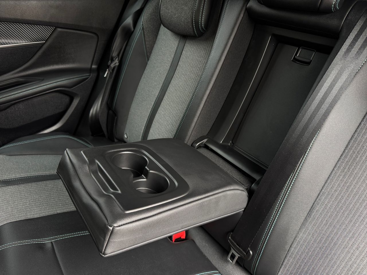 Peugeot 3008 Hybrid ALLURE PACK HYBRID 180 CV - Foto 2