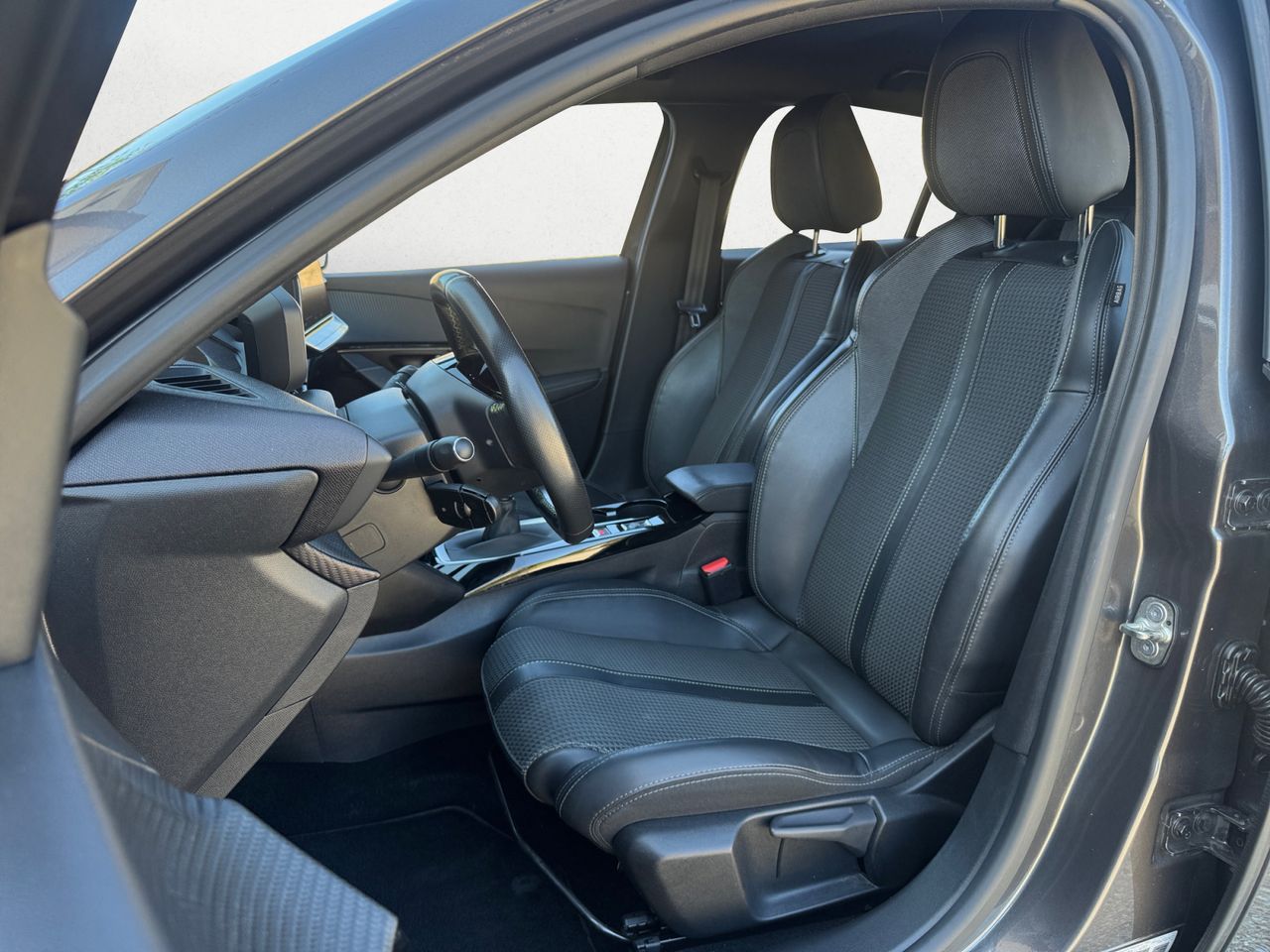 Peugeot 208 GT BLUE HDI 100 CV - Foto 2