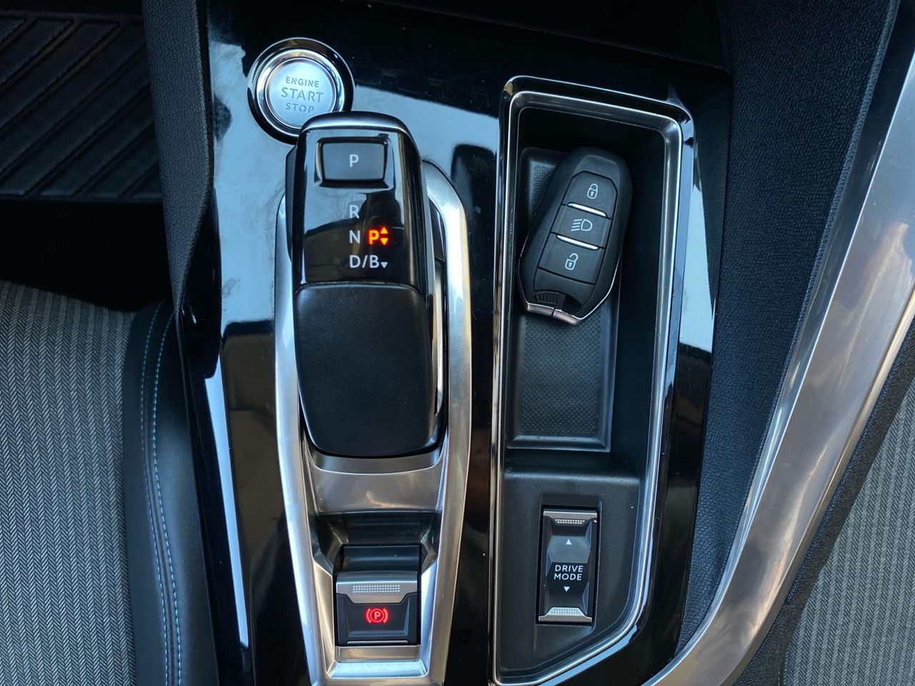 Peugeot 3008 Hybrid ALLURE PACK HYBRID 225 e EAT8 - Foto 2