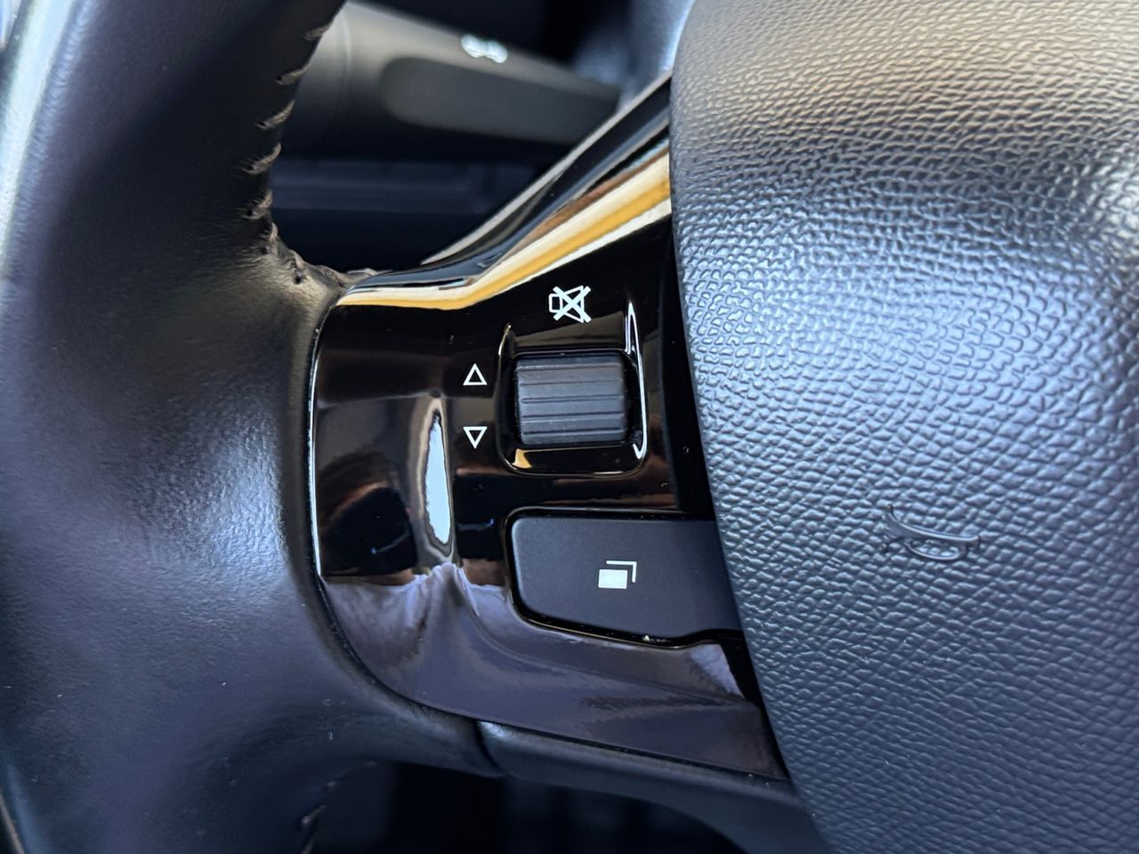 Peugeot 308 ACTIVE PACK BLUE HDI 100 CV - Foto 2
