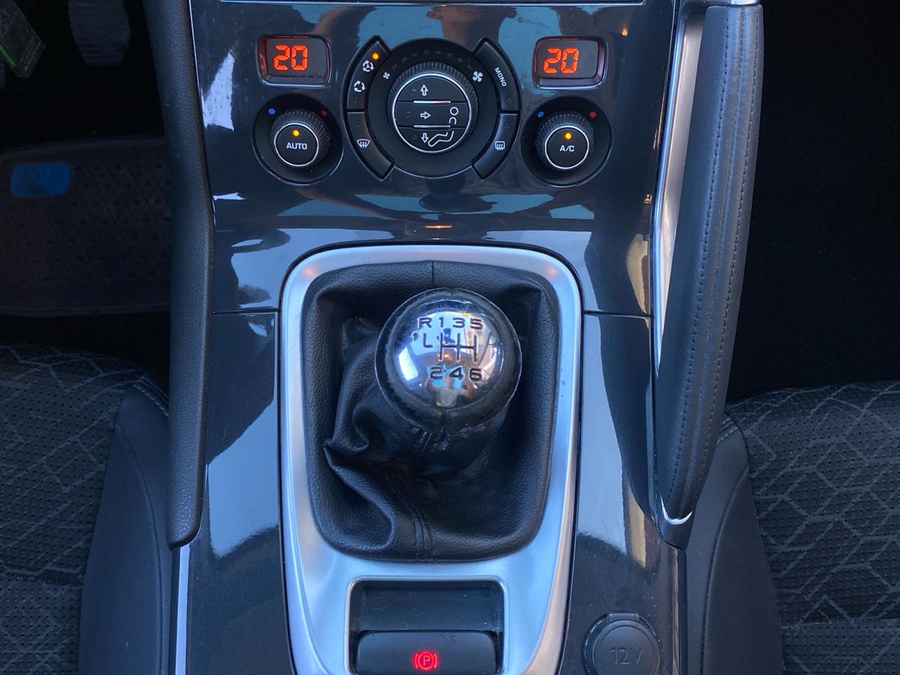 Peugeot 3008 ALLURE 1.6 BLUE HDI 120 CV - Foto 2