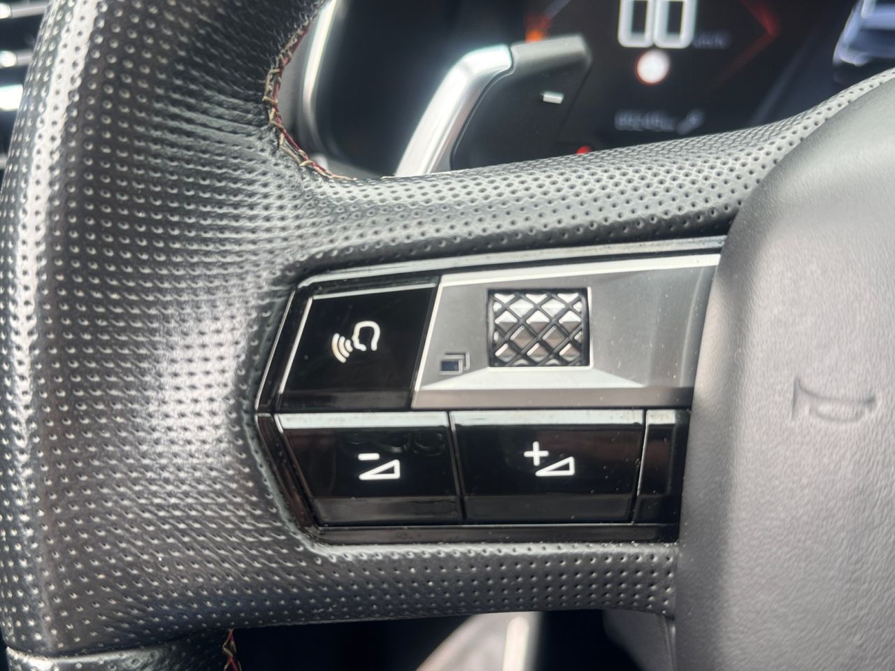 DS DS 7 Crossback BLUE HDI 130 CV AUT PERFORMANCE - Foto 2
