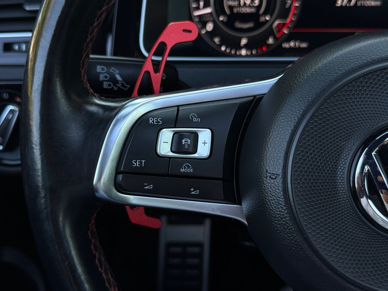 Volkswagen Golf GTI 2.0 TSI 169 KW 230 CV PERFORMANCE - Foto 2