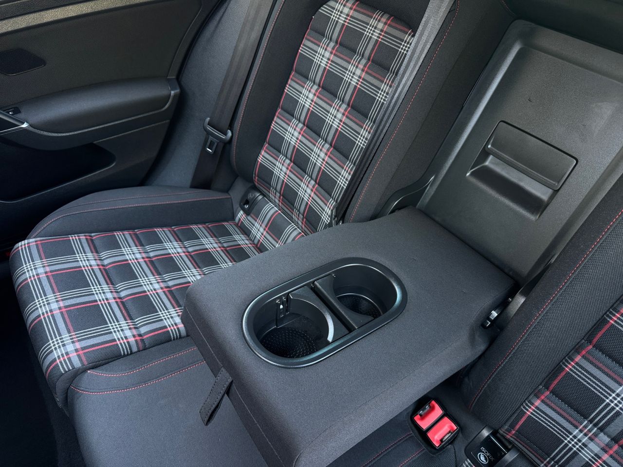 Volkswagen Golf GTI 2.0 TSI 169 KW 230 CV PERFORMANCE - Foto 2