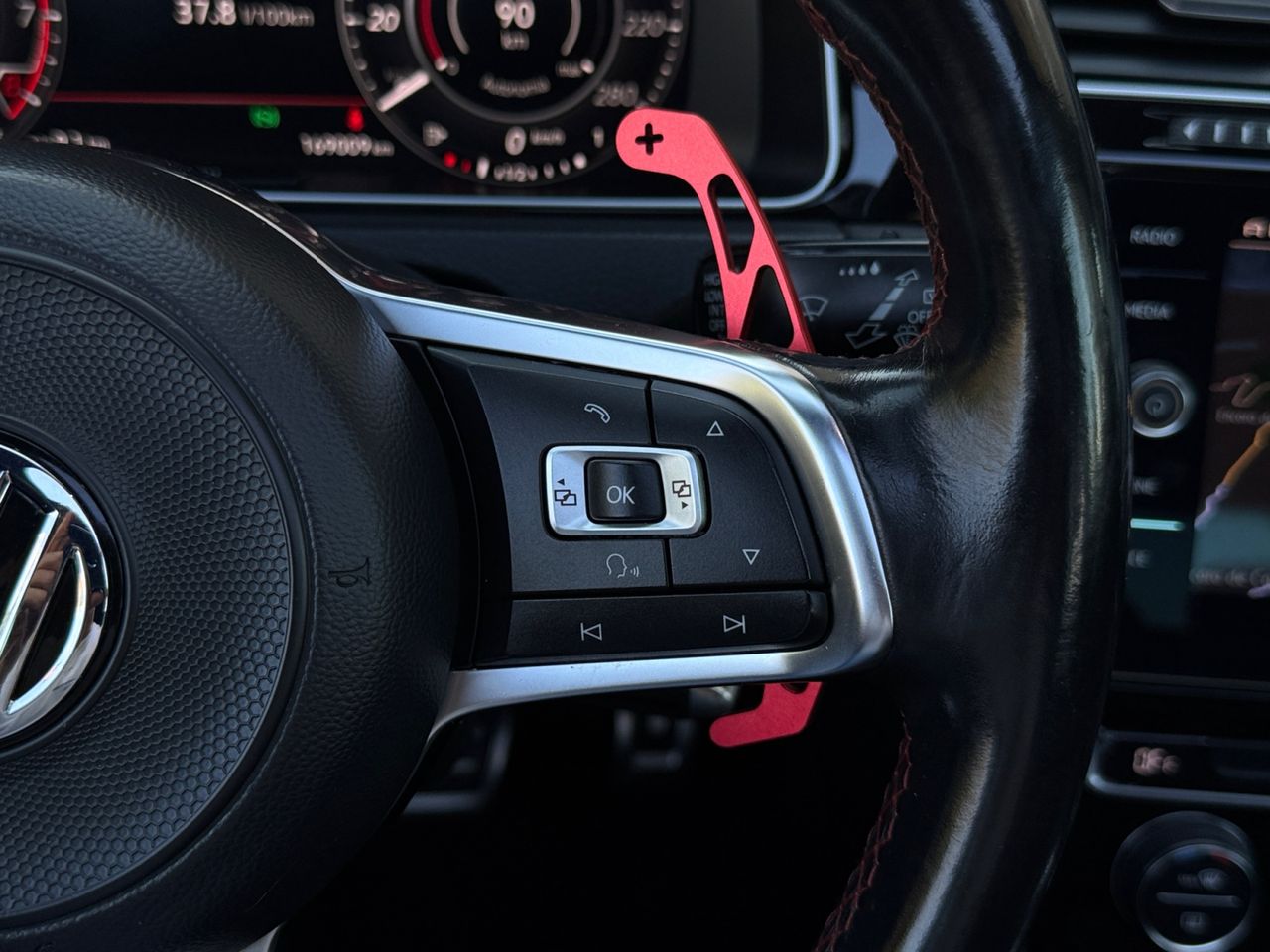 Volkswagen Golf GTI 2.0 TSI 169 KW 230 CV PERFORMANCE - Foto 2