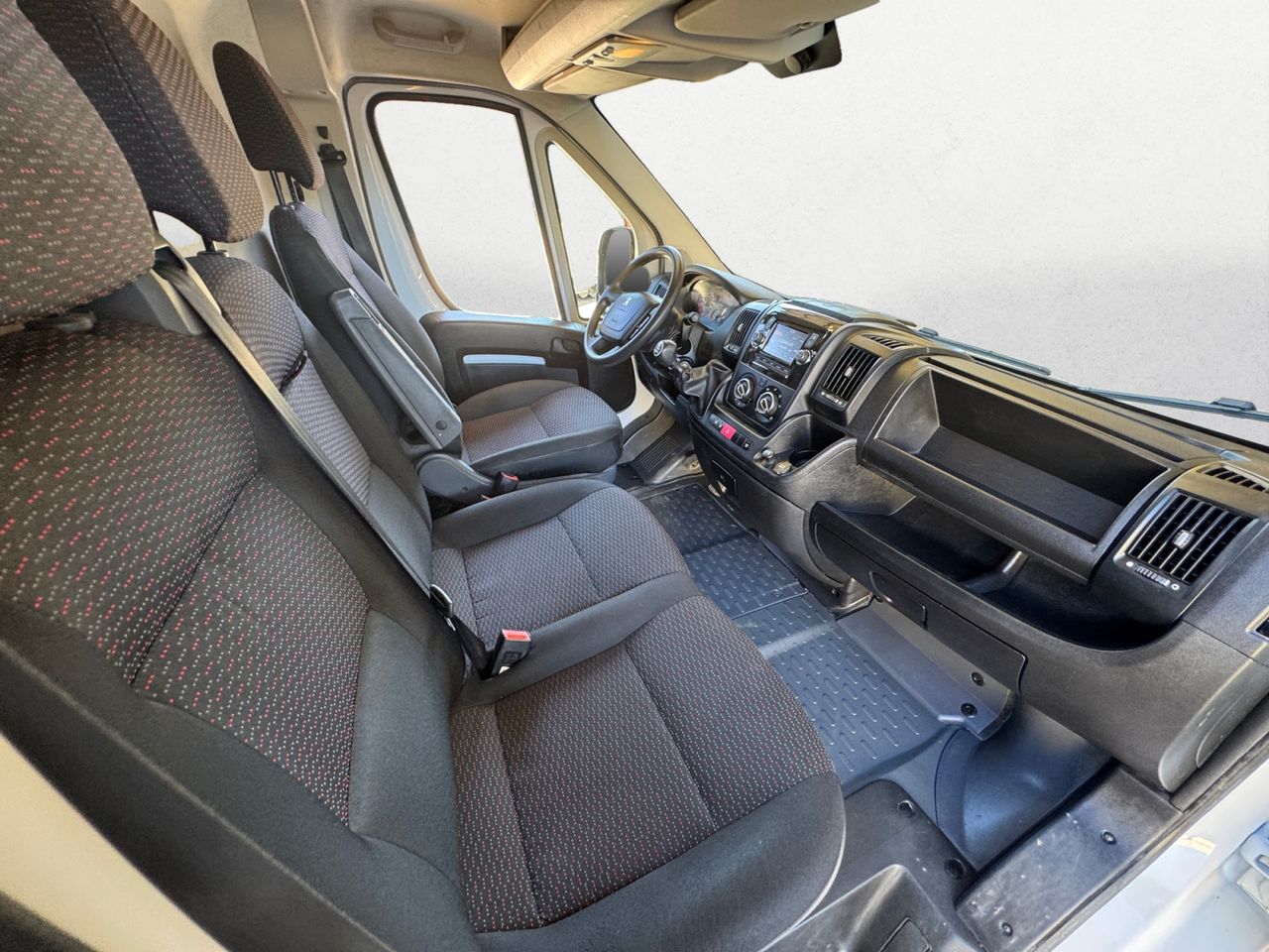 Peugeot Boxer FURGON PACK 335 L3 H2 BLUE HDI 140 CV - Foto 2