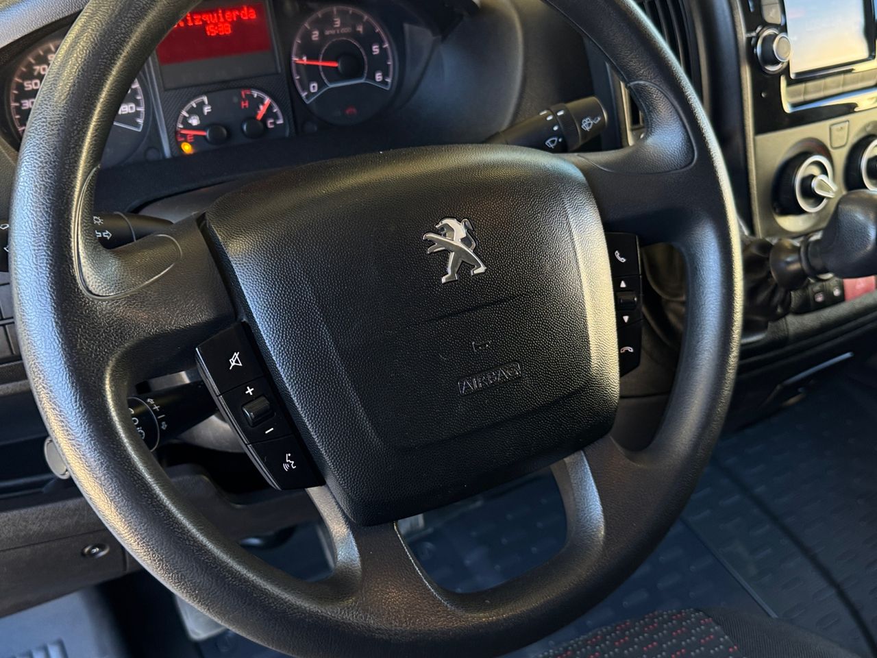 Peugeot Boxer FURGON PACK 335 L3 H2 BLUE HDI 140 CV - Foto 2