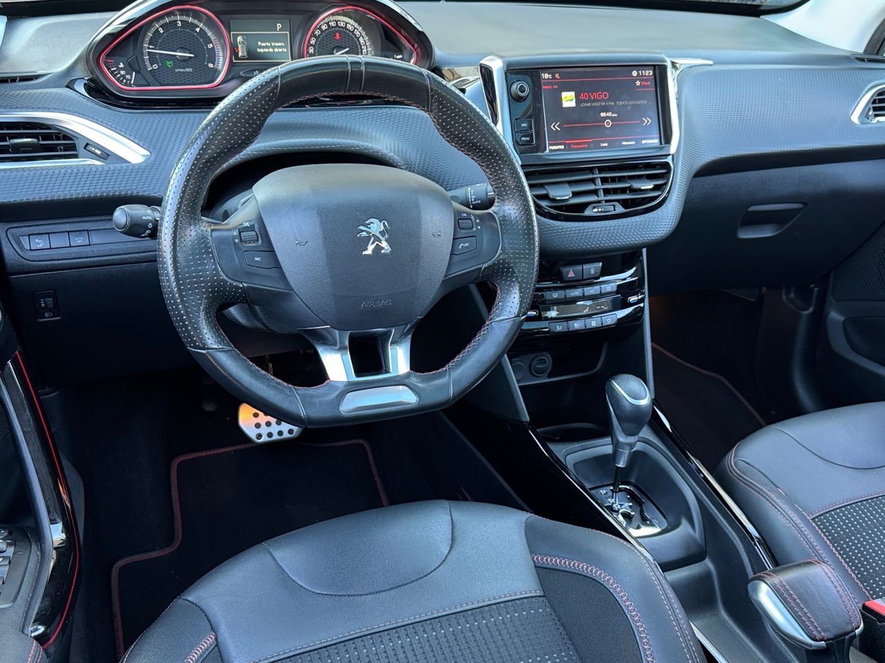 Peugeot 2008 GT LINE BLUE HDI 120 EAT8 - Foto 2