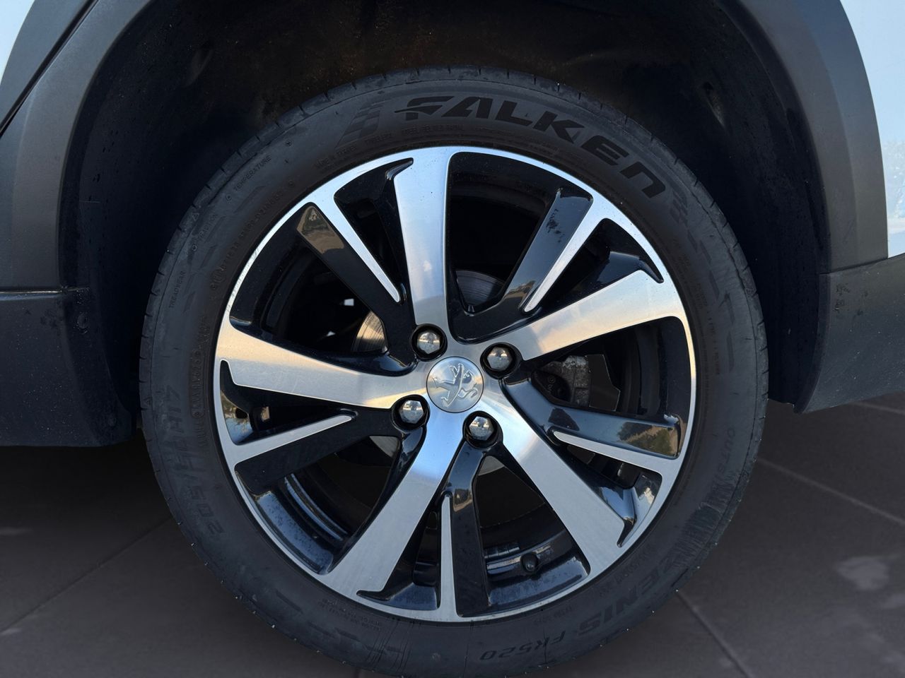 Peugeot 2008 GT LINE BLUE HDI 120 EAT8 - Foto 2
