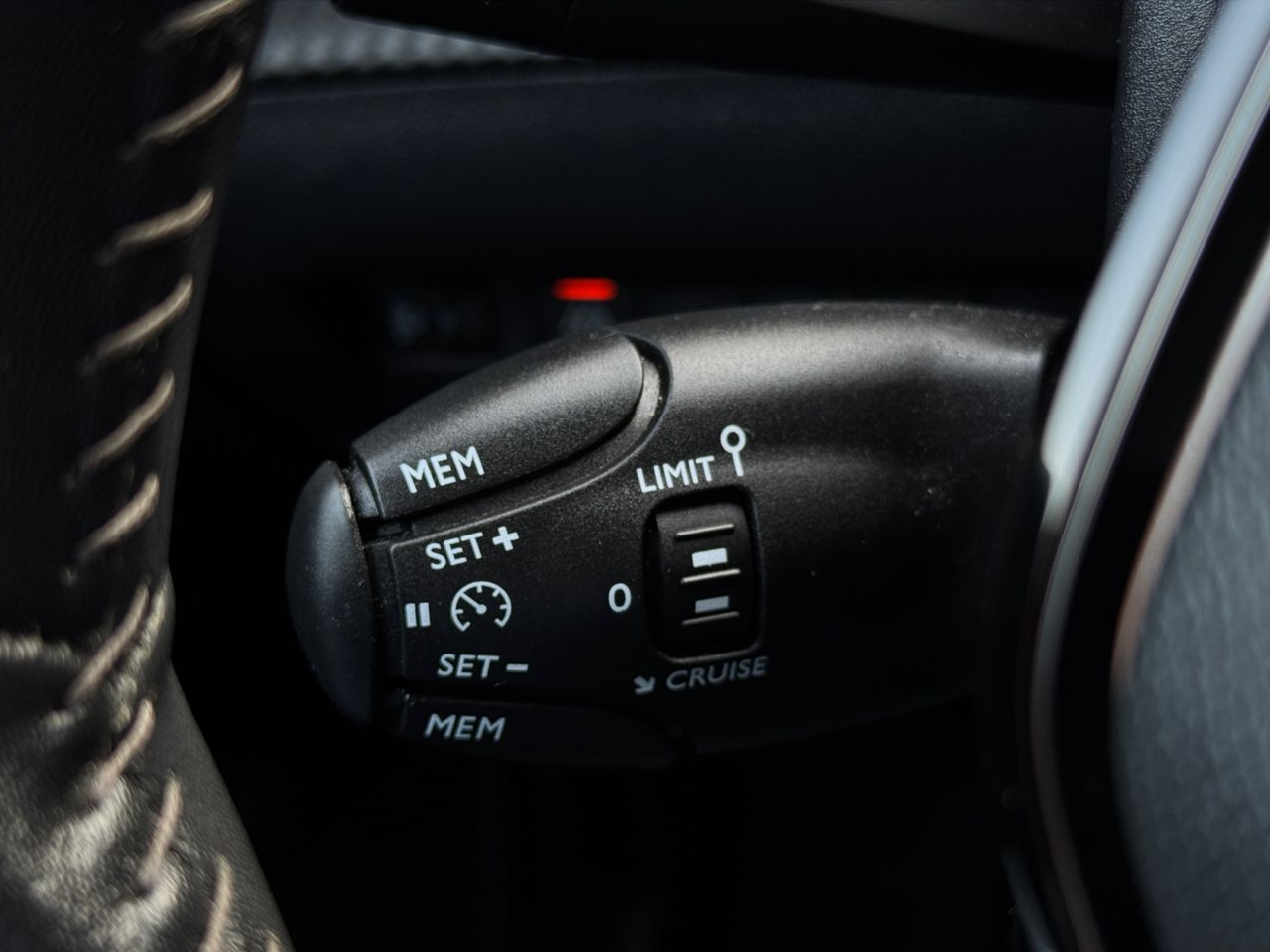 Peugeot 2008 ALLURE PACK PURE TECH 100 CV - Foto 2