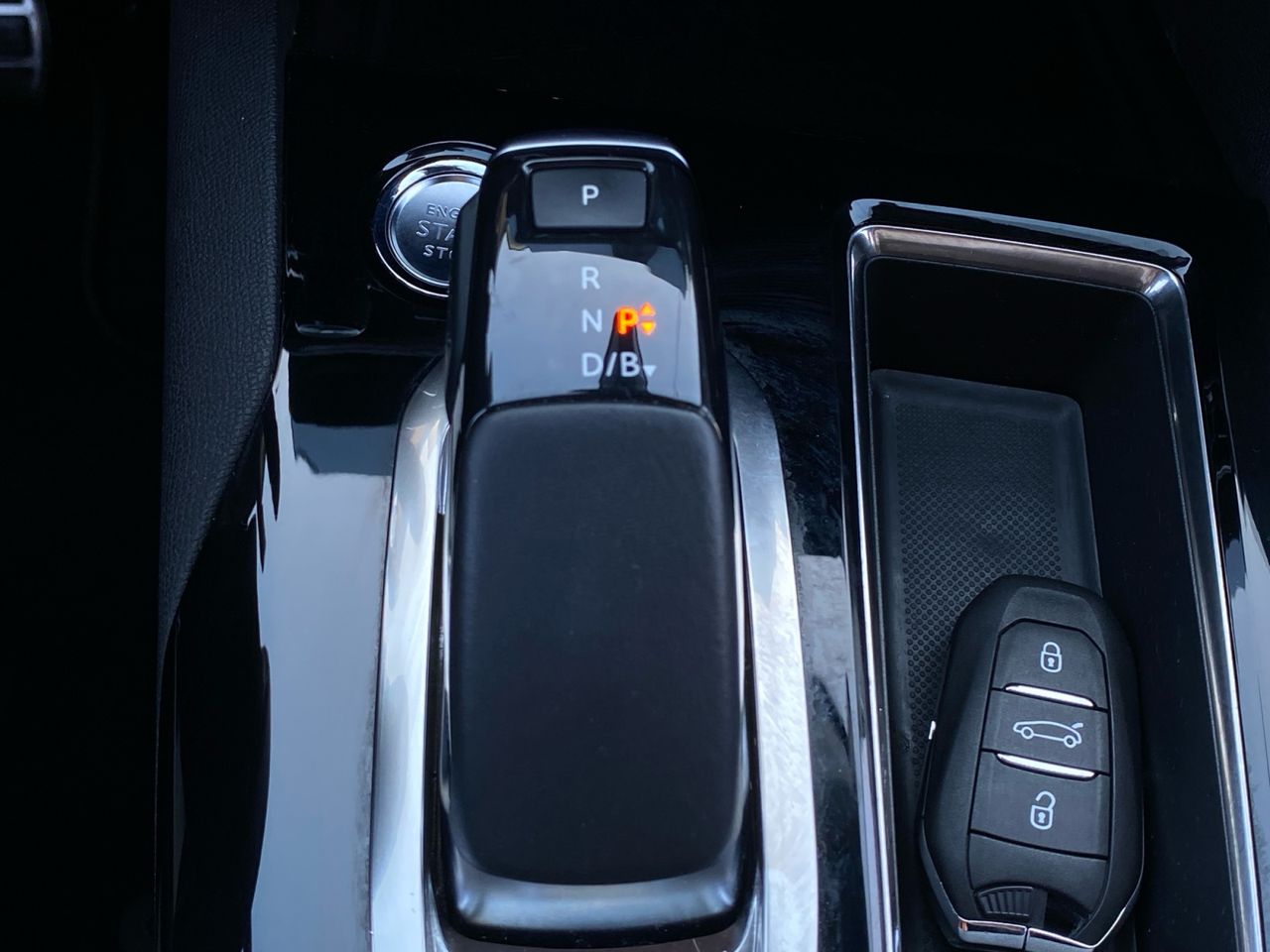 Peugeot 3008 Hybrid GT PACK HYBRID 225 EAT8 - Foto 2