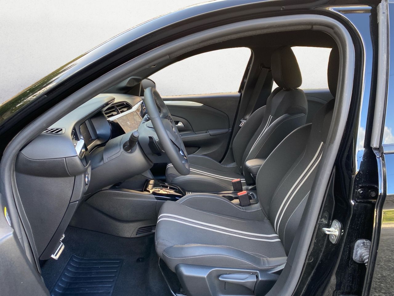 Opel Corsa GS 1.2TXHL HYBRID eDCT6 S/S 110 CV - Foto 2