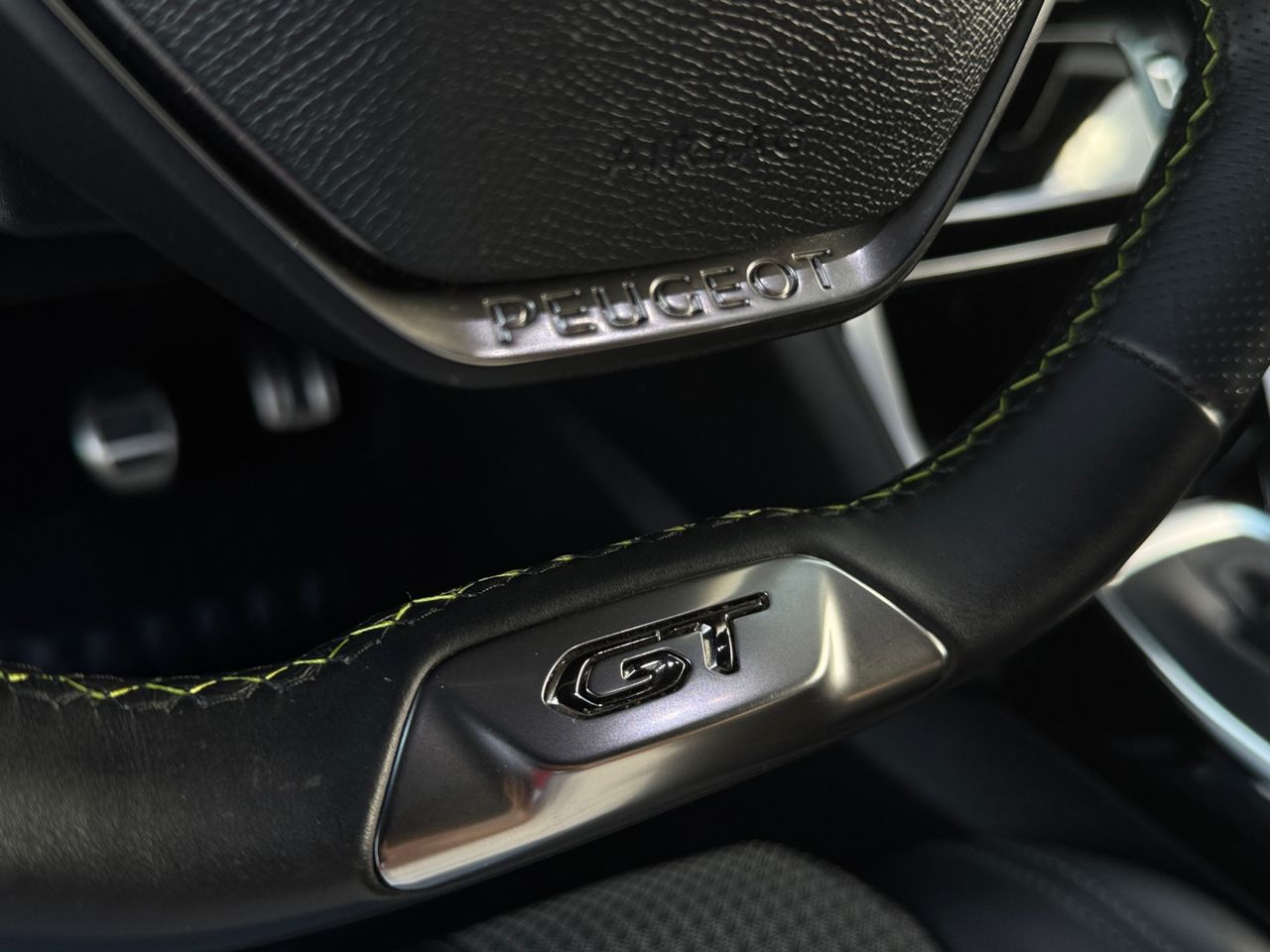 Peugeot 2008 GT PURE TECH 130 CV - Foto 2