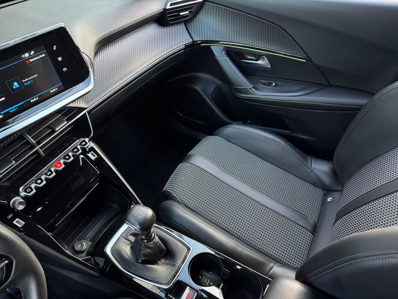 Peugeot 2008 GT PURE TECH 130 CV - Foto 2