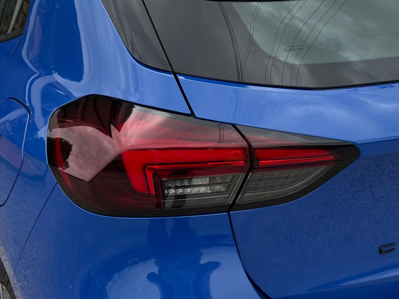 Opel Corsa GS 1.2T XHL HYBRID eDCT6 S/S 100 CV - Foto 2