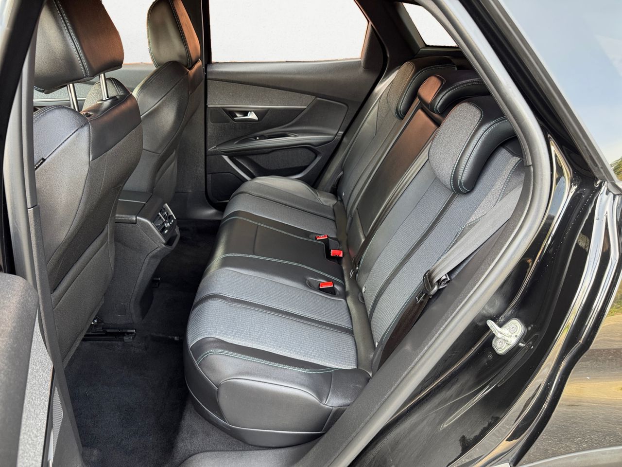 Peugeot 3008 Hybrid ALLURE PACK HYBRID 225 EAT8 - Foto 2