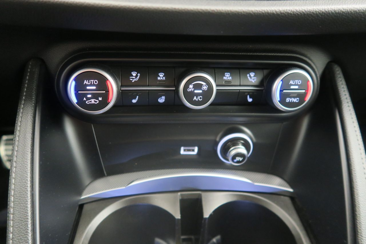 Alfa Romeo Stelvio VELOCE 2.2 D TURBO 210 CV AUTO 4WD 5P - foto 11