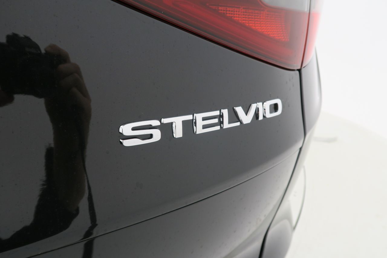 Alfa Romeo Stelvio VELOCE 2.2 D TURBO 210 CV AUTO 4WD 5P - foto 22