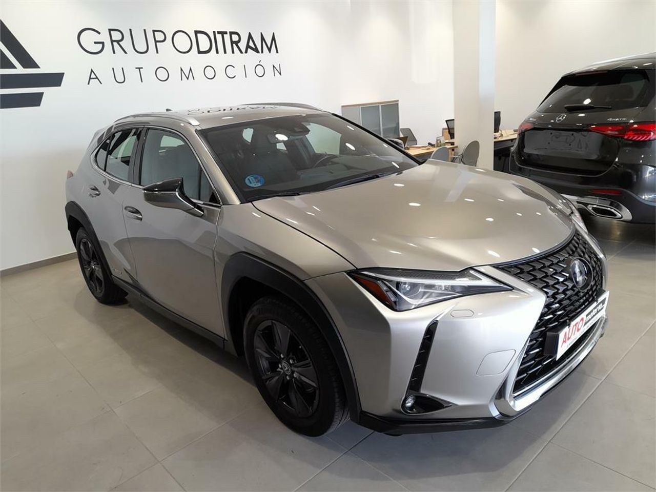 Lexus UX 2.0 250h Business - Foto 2