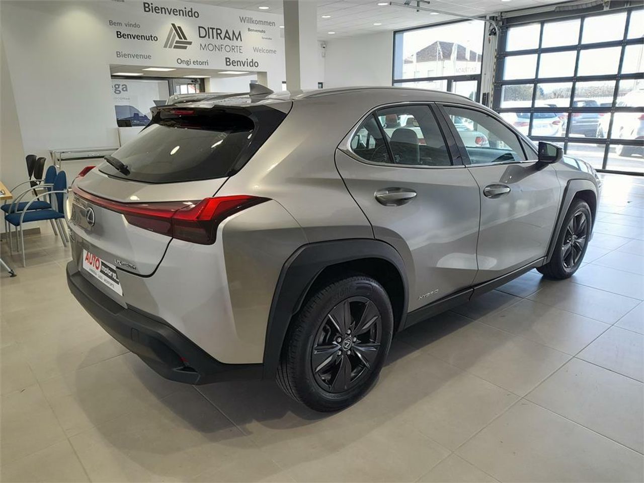 Lexus UX 2.0 250h Business - Foto 2